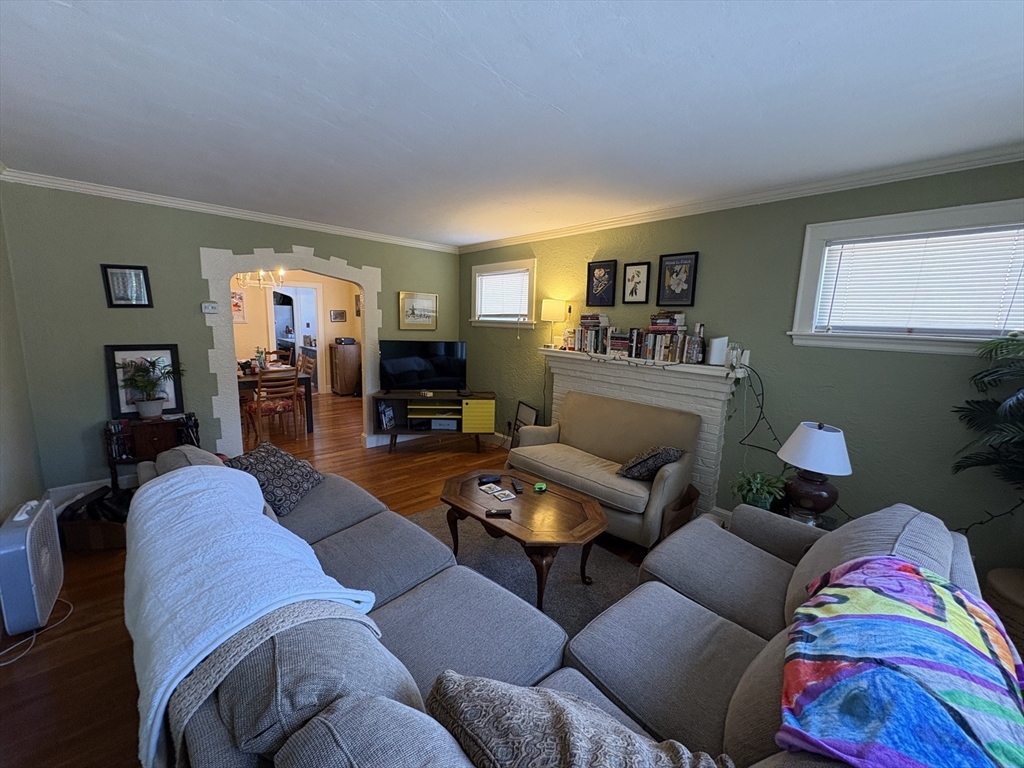 34 Hatherly Rd, Boston, Massachusetts, 2 Bedrooms Bedrooms, 6 Rooms Rooms,1 BathroomBathrooms,Residential Lease,For Rent,Hatherly Rd,73551020