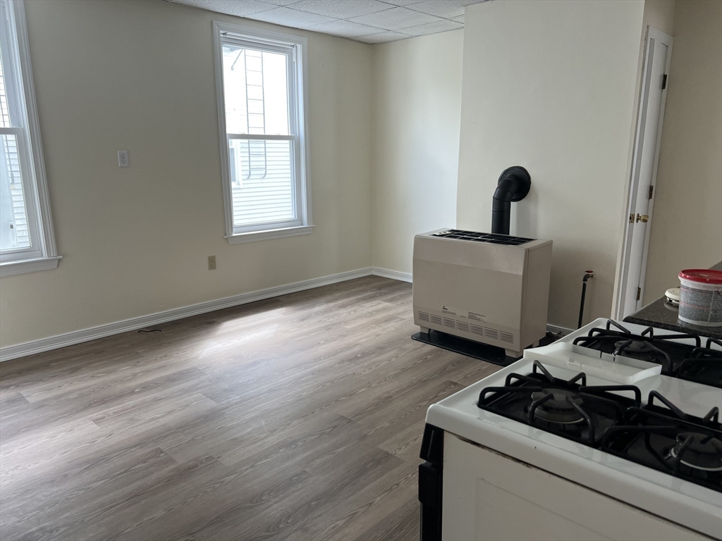 47 Thompson St., New Bedford, Massachusetts, 1 Bedroom Bedrooms, 3 Rooms Rooms,1 BathroomBathrooms,Residential Lease,For Rent,Thompson St.,73551015