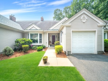 52 Burns Mdw, Longmeadow, Massachusetts, 2 Bedrooms Bedrooms, 5 Rooms Rooms,2 BathroomsBathrooms,Residential,For Sale,Burns Mdw,73551009