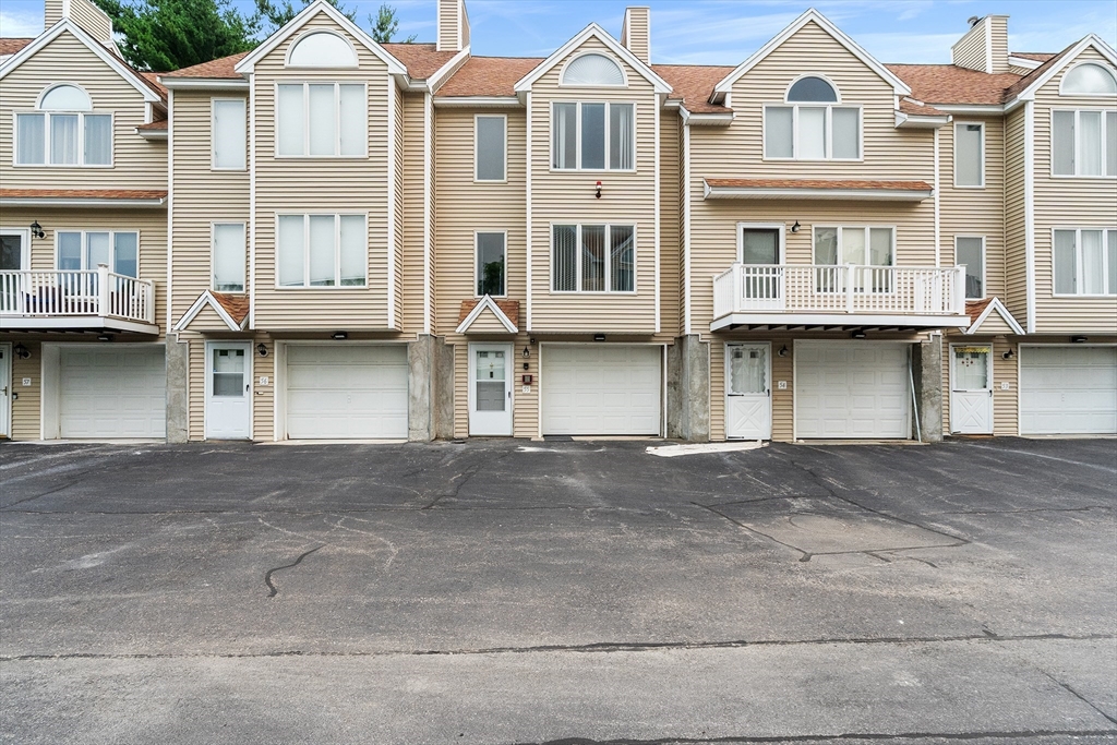25 Tobey Rd, Dracut, Massachusetts, 2 Bedrooms Bedrooms, 6 Rooms Rooms,1.5 BathroomsBathrooms,Residential,For Sale,Tobey Rd,73551014