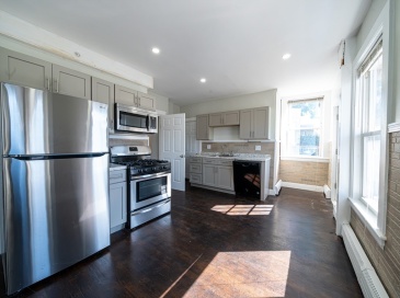 7 Cherry St, Lynn, Massachusetts, 3 Bedrooms Bedrooms, 5 Rooms Rooms,1 BathroomBathrooms,Residential Lease,For Rent,Cherry St,73551045