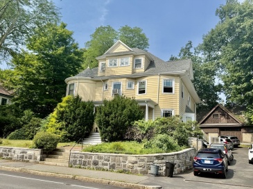 161 Walnut St, Newton, Massachusetts, 3 Bedrooms Bedrooms, 6 Rooms Rooms,1.5 BathroomsBathrooms,Residential Lease,For Rent,Walnut St,73551048