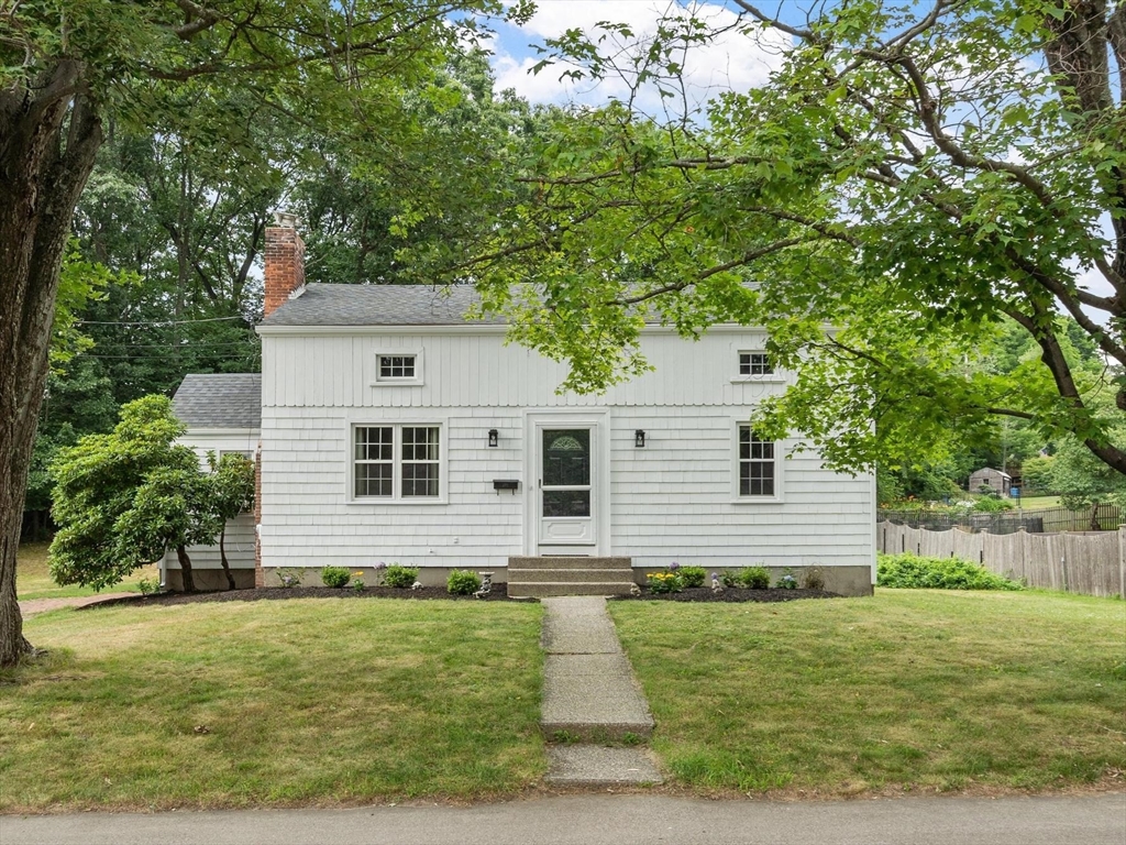108 Kings Grant Road, Marlborough, Massachusetts, 5 Bedrooms Bedrooms, 8 Rooms Rooms,2 BathroomsBathrooms,Residential,For Sale,Kings Grant Road,73551074