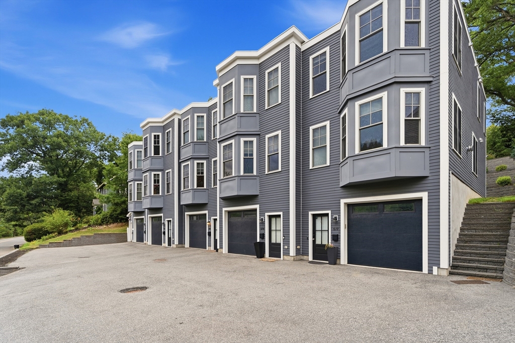 577 Baker St, Boston, Massachusetts, 2 Bedrooms Bedrooms, 5 Rooms Rooms,2.5 BathroomsBathrooms,Residential,For Sale,Baker St,73550971