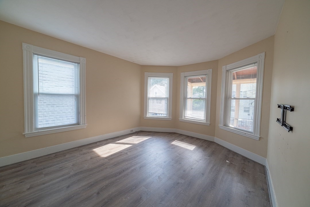 21 Granville Ave, Malden, Massachusetts, 2 Bedrooms Bedrooms, 6 Rooms Rooms,1 BathroomBathrooms,Residential Lease,For Rent,Granville Ave,73551244