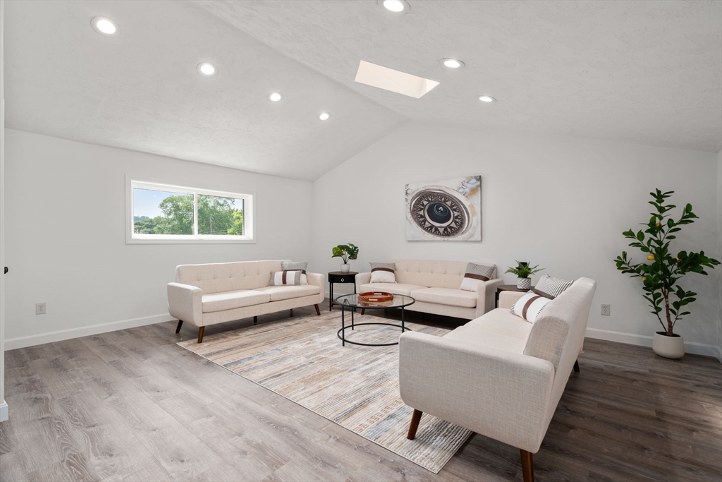 6 Ruth Dr, Framingham, Massachusetts, 3 Bedrooms Bedrooms, 7 Rooms Rooms,1.5 BathroomsBathrooms,Residential,For Sale,Ruth Dr,73551243