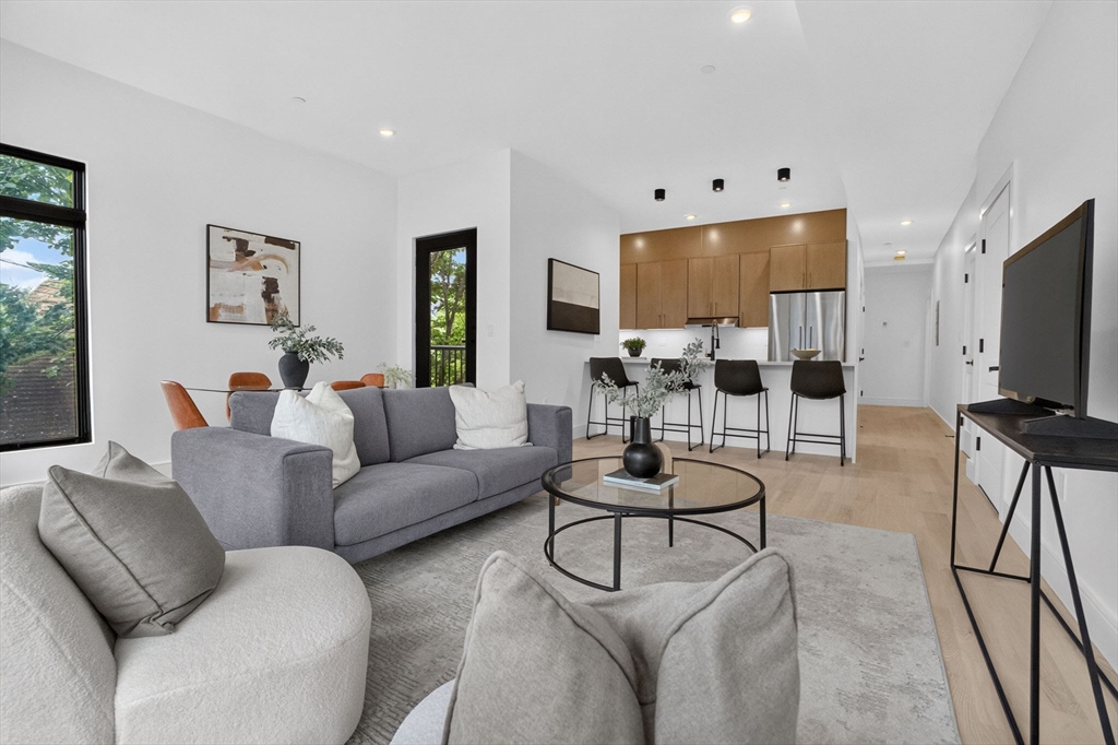 15 Clyde St, Somerville, Massachusetts, 2 Bedrooms Bedrooms, 5 Rooms Rooms,2 BathroomsBathrooms,Residential,For Sale,Clyde St,73551224