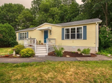 11 Hawthorne Street, Rockland, Massachusetts, 2 Bedrooms Bedrooms, 5 Rooms Rooms,2 BathroomsBathrooms,Residential,For Sale,Hawthorne Street,73551263 11 Hawthorne Street, Rockland, Massachusetts, 2 Bedrooms Bedrooms, 5 Rooms Rooms,2 BathroomsBathrooms,Residential,For Sale,Hawthorne Street,73551263