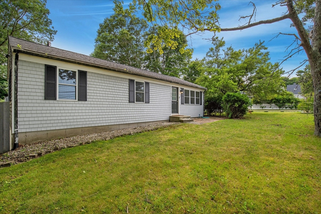 579 E Falmouth Hwy, Falmouth, Massachusetts, 3 Bedrooms Bedrooms, 6 Rooms Rooms,1 BathroomBathrooms,Residential,For Sale,E Falmouth Hwy,73551268
