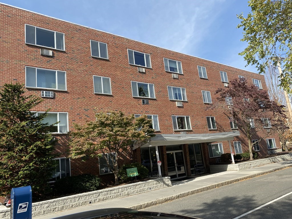 50 Green Street, Brookline, Massachusetts, 2 Bedrooms Bedrooms, 4 Rooms Rooms,2 BathroomsBathrooms,Residential Lease,For Rent,Green Street,73551273