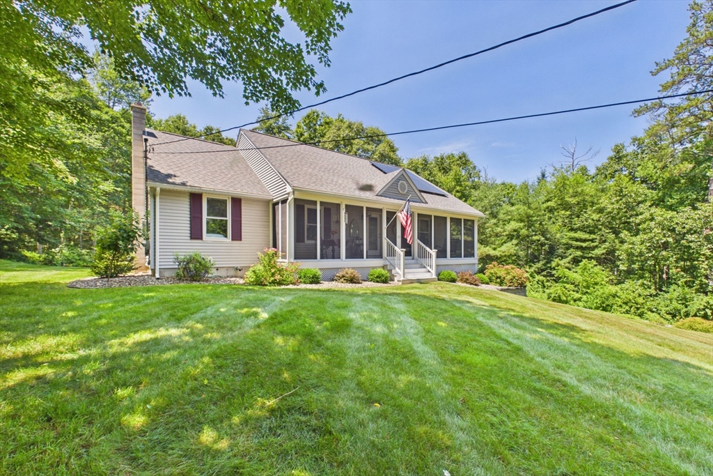 202 Silver Street, Monson, Massachusetts, 3 Bedrooms Bedrooms, 6 Rooms Rooms,2 BathroomsBathrooms,Residential,For Sale,Silver Street,73544279