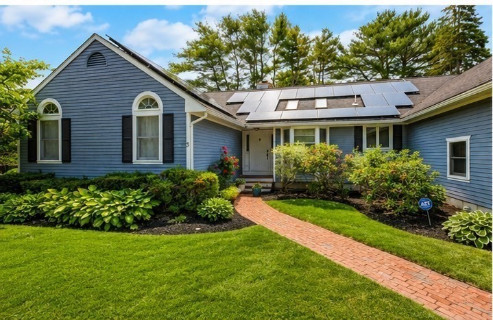 3 Meadow Cir, Barrington, Rhode Island, 3 Bedrooms Bedrooms, 10 Rooms Rooms,2 BathroomsBathrooms,Residential,For Sale,Meadow Cir,73551215