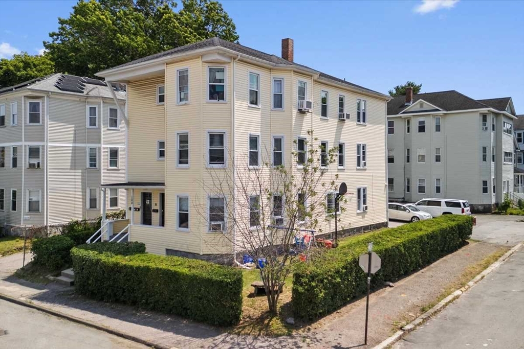 122 Dorchester St, Worcester, Massachusetts, 12 Bedrooms Bedrooms, 18 Rooms Rooms,3 BathroomsBathrooms,Residential Income,For Sale,Dorchester St,73551299
