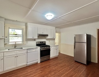 16-18 Richardson, Winchester, Massachusetts, 3 Bedrooms Bedrooms, 6 Rooms Rooms,2 BathroomsBathrooms,Residential Lease,For Rent,Richardson,73551302