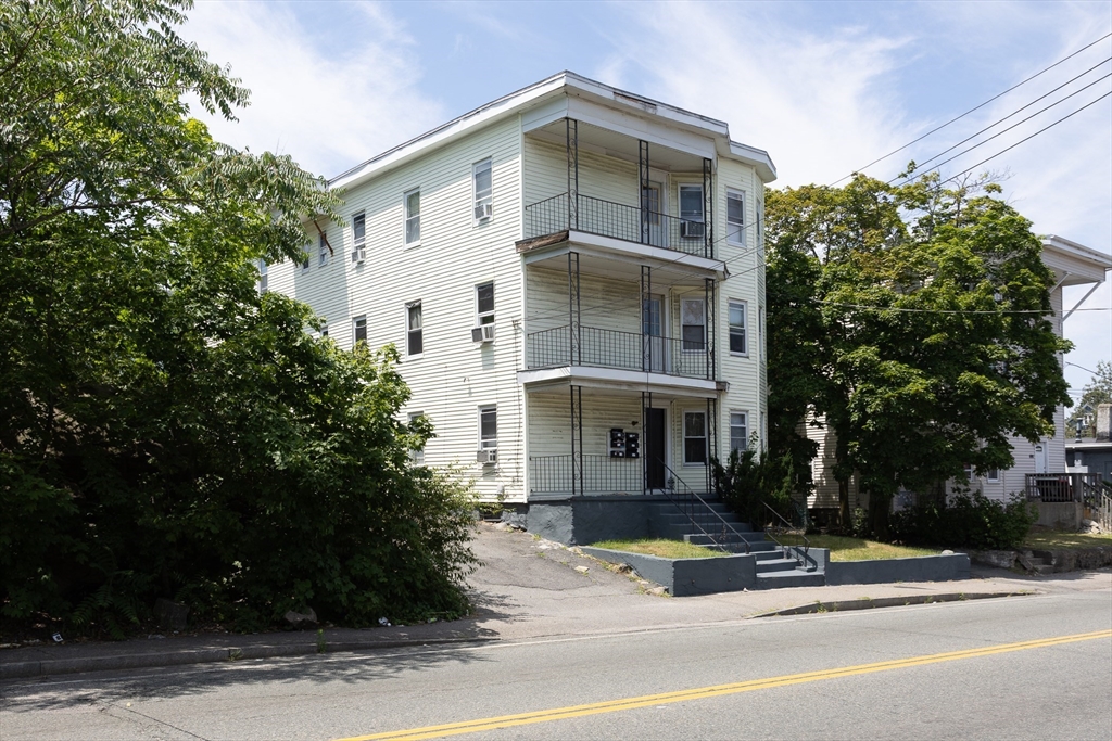 686 North Montello Street, Brockton, Massachusetts, 12 Bedrooms Bedrooms, 24 Rooms Rooms,6 BathroomsBathrooms,Residential Income,For Sale,North Montello Street,73551307