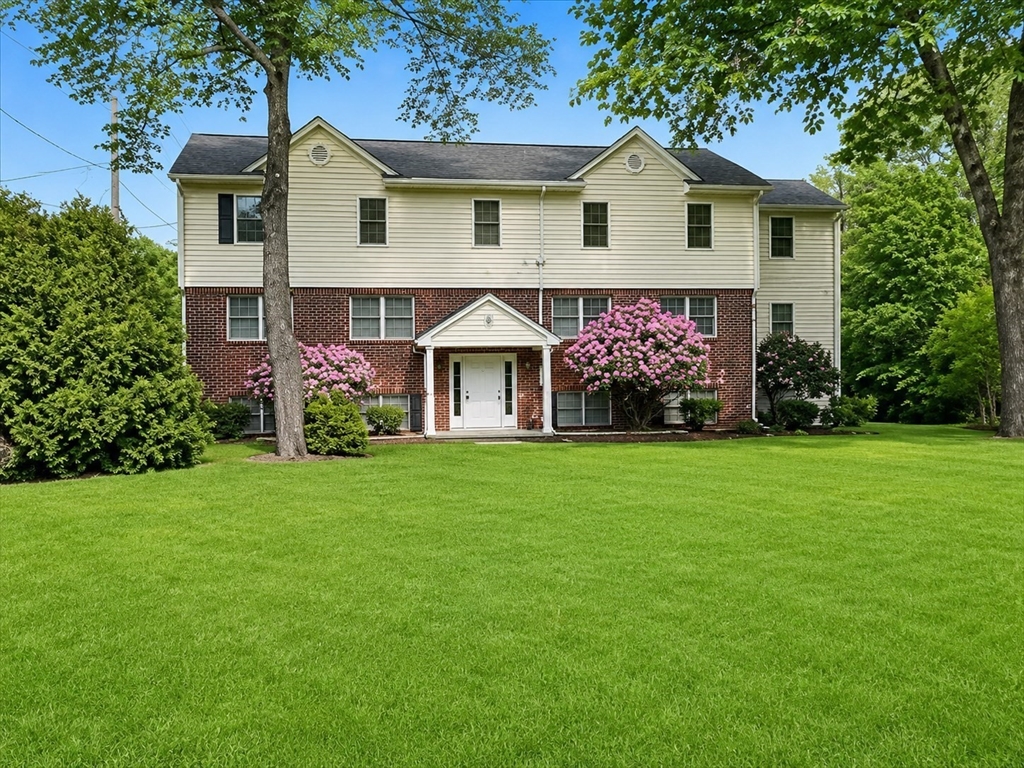 894 East Street, Walpole, Massachusetts, 3 Bedrooms Bedrooms, 7 Rooms Rooms,1.5 BathroomsBathrooms,Residential,For Sale,East Street,73551324