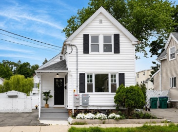 70 Glenwood Street, Lynn, Massachusetts, 3 Bedrooms Bedrooms, 6 Rooms Rooms,1 BathroomBathrooms,Residential,For Sale,Glenwood Street,73551287 70 Glenwood Street, Lynn, Massachusetts, 3 Bedrooms Bedrooms, 6 Rooms Rooms,1 BathroomBathrooms,Residential,For Sale,Glenwood Street,73551287