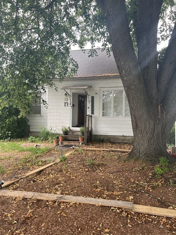 17-19 Barrett St, Northampton, Massachusetts, 3 Bedrooms Bedrooms, 5 Rooms Rooms,2 BathroomsBathrooms,Residential,For Sale,Barrett St,73551116