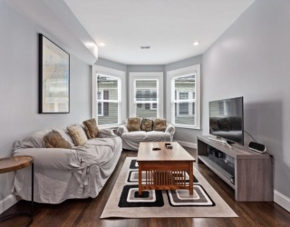 7 Abbotsford St, Boston, Massachusetts, 3 Bedrooms Bedrooms, 6 Rooms Rooms,1 BathroomBathrooms,Residential Lease,For Rent,Abbotsford St,73551127