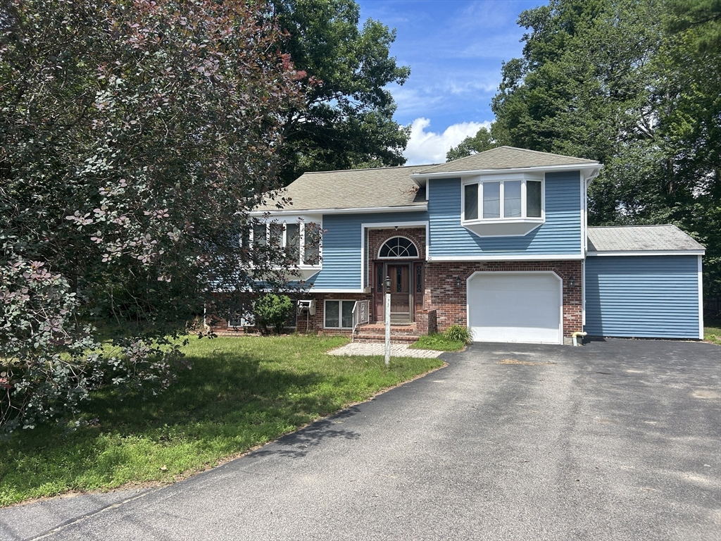 20 Breeze Dr, Worcester, Massachusetts, 2 Bedrooms Bedrooms, 7 Rooms Rooms,2.5 BathroomsBathrooms,Residential Lease,For Rent,Breeze Dr,73551155