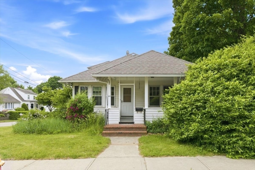 101 Monroe St, Norwood, Massachusetts, 3 Bedrooms Bedrooms, 6 Rooms Rooms,1 BathroomBathrooms,Residential,For Sale,Monroe St,73526441