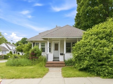 101 Monroe St, Norwood, Massachusetts, 3 Bedrooms Bedrooms, 6 Rooms Rooms,1 BathroomBathrooms,Residential,For Sale,Monroe St,73526441