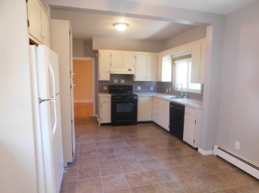 64 Brooks Ave, Newton, Massachusetts, 2 Bedrooms Bedrooms, 4 Rooms Rooms,1 BathroomBathrooms,Residential Lease,For Rent,Brooks Ave,73539425