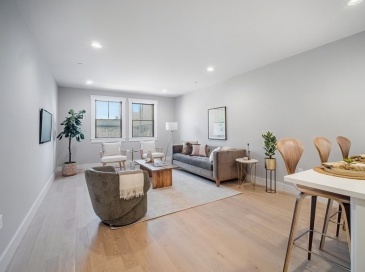 398 Bremen St, Boston, Massachusetts, 2 Bedrooms Bedrooms, 5 Rooms Rooms,2 BathroomsBathrooms,Residential Lease,For Rent,Bremen St,73479399