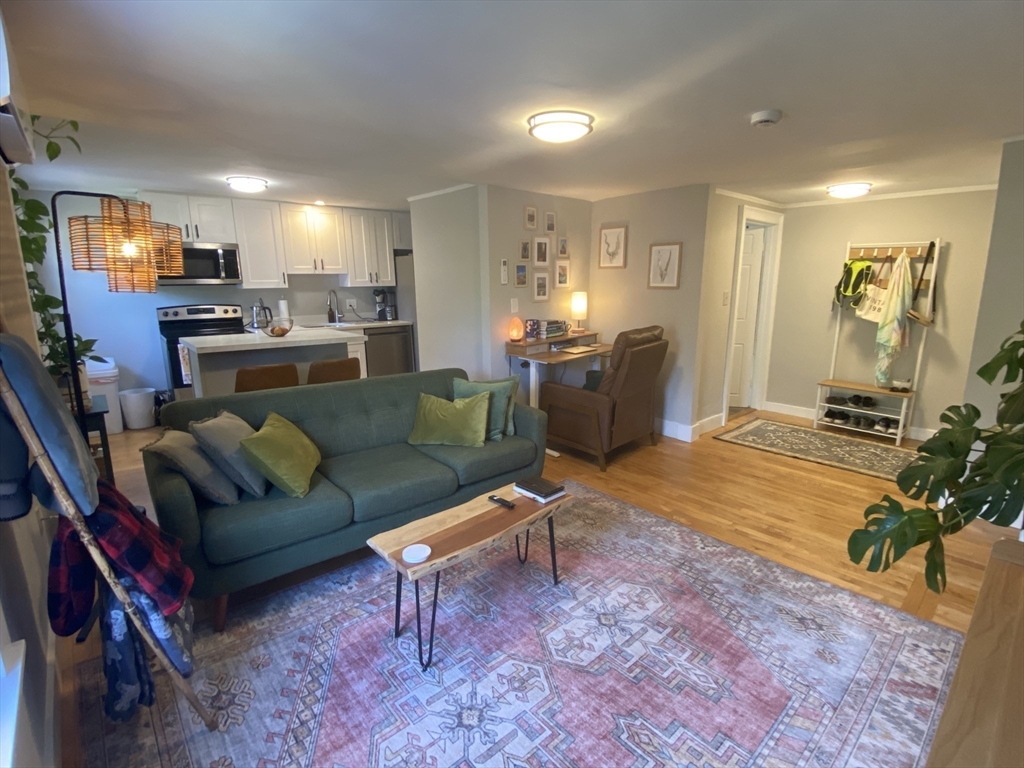 13 Pleasant, Medfield, Massachusetts, 1 Bedroom Bedrooms, 3 Rooms Rooms,1 BathroomBathrooms,Residential Lease,For Rent,Pleasant,73551200