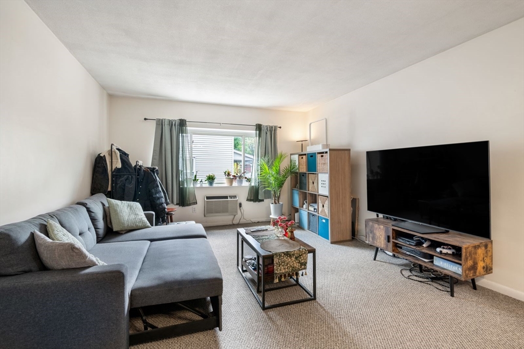 2 Larose Pl, Boston, Massachusetts, 2 Bedrooms Bedrooms, 4 Rooms Rooms,1 BathroomBathrooms,Residential Lease,For Rent,Larose Pl,73551221