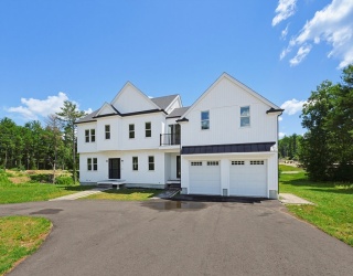 2 Vine St, Wrentham, Massachusetts, 4 Bedrooms Bedrooms, 9 Rooms Rooms,3.5 BathroomsBathrooms,Residential,For Sale,Vine St,73551339
