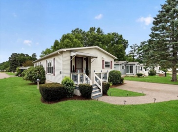 46 Leisurewoods Drive, Rockland, Massachusetts, 2 Bedrooms Bedrooms, 5 Rooms Rooms,2 BathroomsBathrooms,Residential,For Sale,Leisurewoods Drive,73551338