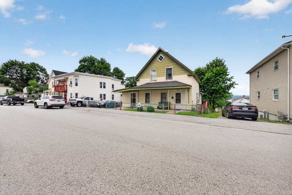 59 Orient St, Worcester, Massachusetts, 4 Bedrooms Bedrooms, 11 Rooms Rooms,2 BathroomsBathrooms,Residential Income,For Sale,Orient St,73551353