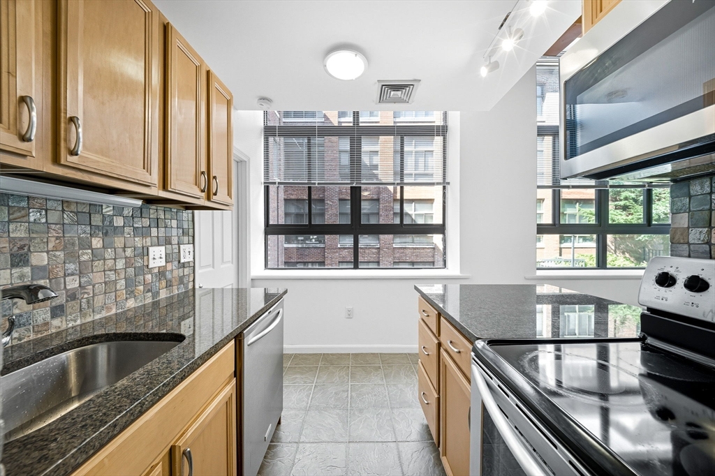 10 Linwood St, Malden, Massachusetts, 1 Bedroom Bedrooms, 3 Rooms Rooms,1 BathroomBathrooms,Residential Lease,For Rent,Linwood St,73551377