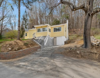 36 Whittier Rd, Haverhill, Massachusetts, 3 Bedrooms Bedrooms, 5 Rooms Rooms,2 BathroomsBathrooms,Residential,For Sale,Whittier Rd,73524213