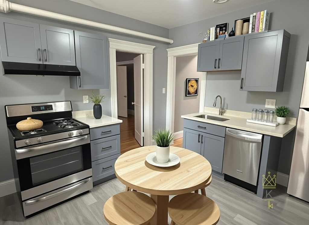 36 Saint Paul St., Brookline, Massachusetts, 2 Bedrooms Bedrooms, 5 Rooms Rooms,1 BathroomBathrooms,Residential Lease,For Rent,Saint Paul St.,73551399