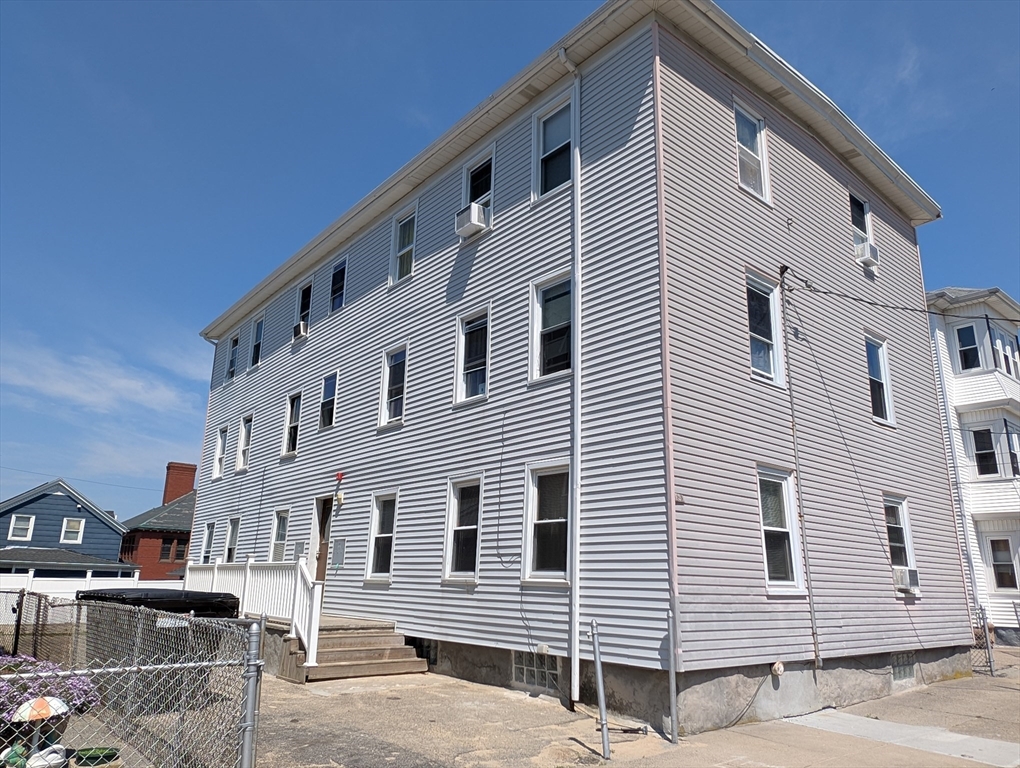 131 Thomas St, Fall River, Massachusetts, 17 Bedrooms Bedrooms, 29 Rooms Rooms,6 BathroomsBathrooms,Residential Income,For Sale,Thomas St,73522395