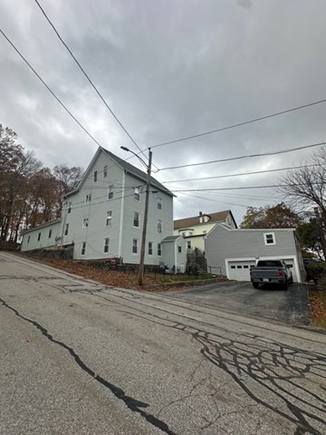 17 Mount Pleasant St, Webster, Massachusetts, 10 Bedrooms Bedrooms, 27 Rooms Rooms,5 BathroomsBathrooms,Residential Income,For Sale,Mount Pleasant St,73452878