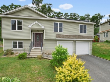 70 Swan Ave, Worcester, Massachusetts, 3 Bedrooms Bedrooms, 8 Rooms Rooms,2.5 BathroomsBathrooms,Residential,For Sale,Swan Ave,73551415