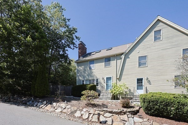 26 Pleasant St, Wellesley, Massachusetts, 2 Bedrooms Bedrooms, 5 Rooms Rooms,2 BathroomsBathrooms,Residential,For Sale,Pleasant St,73551418