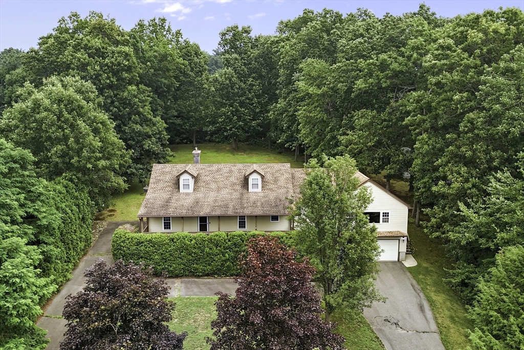 7 Margaret Dr, Wilbraham, Massachusetts, 4 Bedrooms Bedrooms, 7 Rooms Rooms,2.5 BathroomsBathrooms,Residential,For Sale,Margaret Dr,73551096