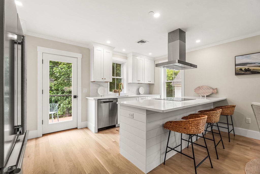 101B Market Street, Amesbury, Massachusetts, 3 Bedrooms Bedrooms, 8 Rooms Rooms,2 BathroomsBathrooms,Residential,For Sale,Market Street,73551202