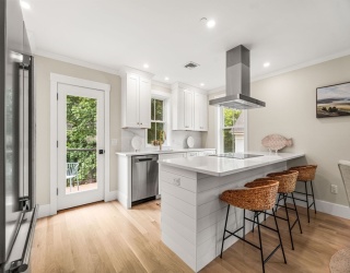 101B Market Street, Amesbury, Massachusetts, 3 Bedrooms Bedrooms, 8 Rooms Rooms,2 BathroomsBathrooms,Residential,For Sale,Market Street,73551202