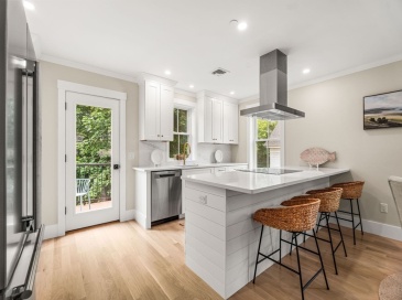101B Market Street, Amesbury, Massachusetts, 3 Bedrooms Bedrooms, 8 Rooms Rooms,2 BathroomsBathrooms,Residential,For Sale,Market Street,73551202