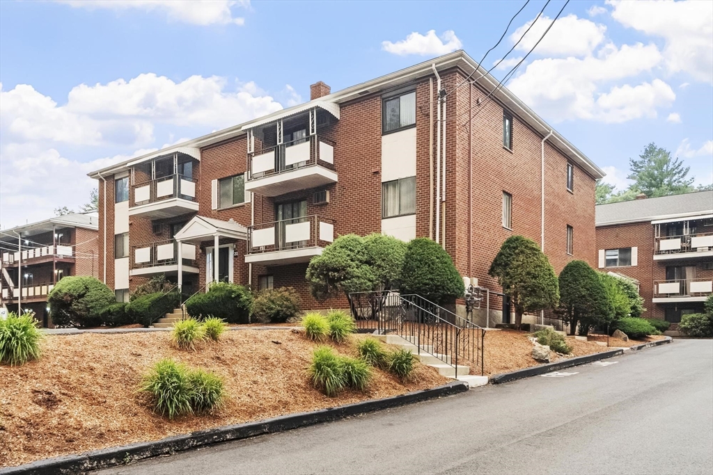 20 Colonial Drive, Andover, Massachusetts, 1 Bedroom Bedrooms, 4 Rooms Rooms,1 BathroomBathrooms,Residential,For Sale,Colonial Drive,73551174