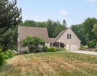 292 Warren Rd, Brimfield, Massachusetts, 3 Bedrooms Bedrooms, 7 Rooms Rooms,2 BathroomsBathrooms,Residential,For Sale,Warren Rd,73551206