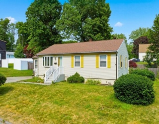 22 Monterey Drive, Methuen, Massachusetts, 3 Bedrooms Bedrooms, 6 Rooms Rooms,1 BathroomBathrooms,Residential,For Sale,Monterey Drive,73551217