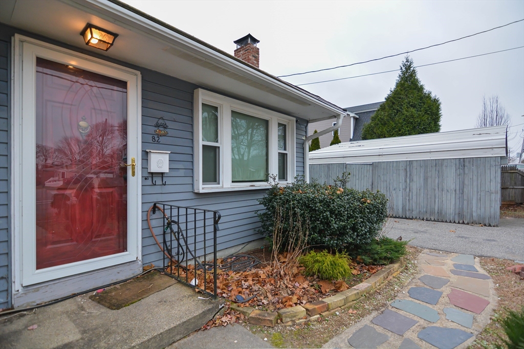 82 Lowell St., Woburn, Massachusetts, 2 Bedrooms Bedrooms, 4 Rooms Rooms,1 BathroomBathrooms,Residential,For Sale,Lowell St.,73516339
