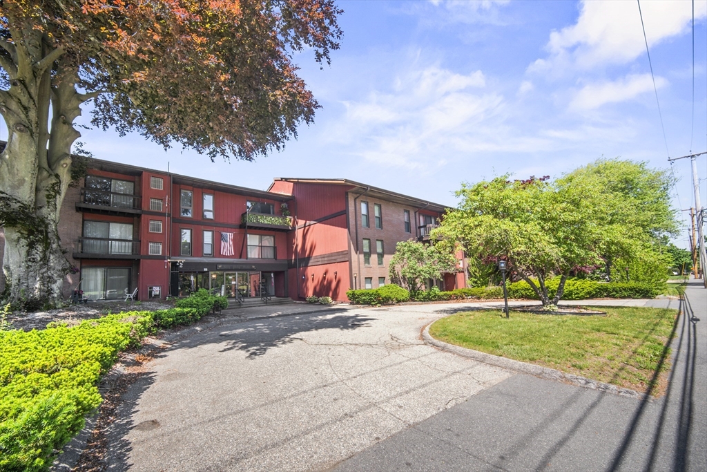 170 Highland St, Taunton, Massachusetts, 2 Bedrooms Bedrooms, 4 Rooms Rooms,2 BathroomsBathrooms,Residential,For Sale,Highland St,73525291