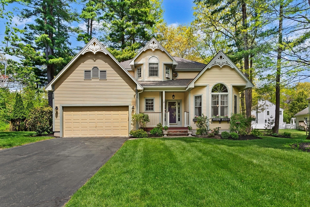 7 Shannon Lane, Beverly, Massachusetts, 4 Bedrooms Bedrooms, 9 Rooms Rooms,2.5 BathroomsBathrooms,Residential,For Sale,Shannon Lane,73522982